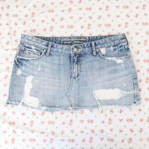 Rare Abercrombie & Fitch Distressed Low Rise Denim Mini Skirt – Size 4